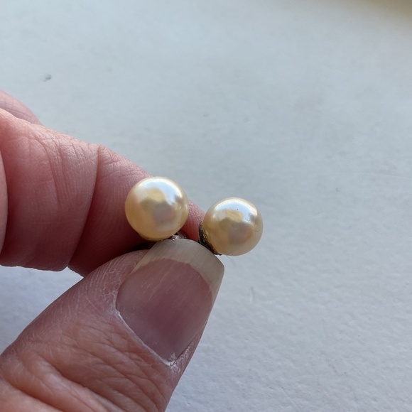 Faux pearl bracelet and earrings set. Vintage. Post pierced - Picture 6 of 10